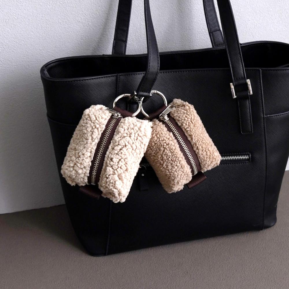 カバンやリュックを可愛くデコる［mofmo-モフモ ひつじ］外付け収納/スマホポーチ/カラビナ付/通勤通学/推し活に