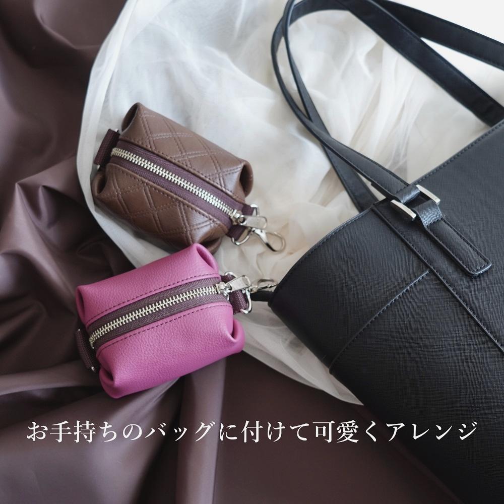 スマホポーチ バッグチャーム（キルト茶/ピンク）スクエアポーチ　カバンにつけるポーチ エコレザーミニケース 旅行に | 2枚目