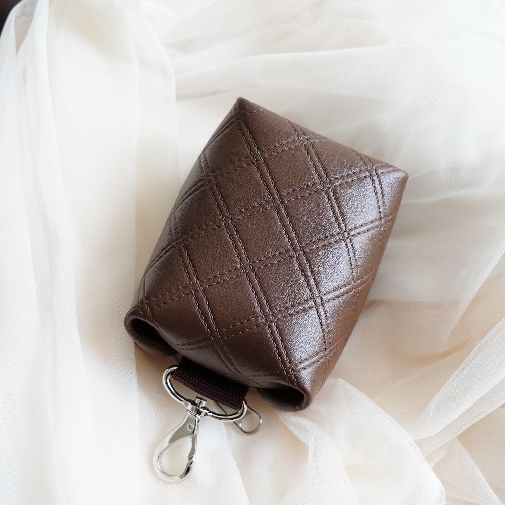 スマホポーチ バッグチャーム（キルト茶/ピンク）スクエアポーチ　カバンにつけるポーチ エコレザーミニケース 旅行に | 8枚目