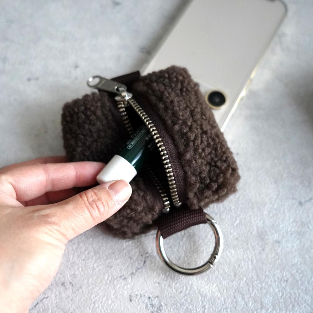 スマホやカバンに付けるミニポーチ［mofmo-mini モフモミニ ひつじ］外付け収納/スマホポーチ/カラビナ/通勤通学 | 4枚目