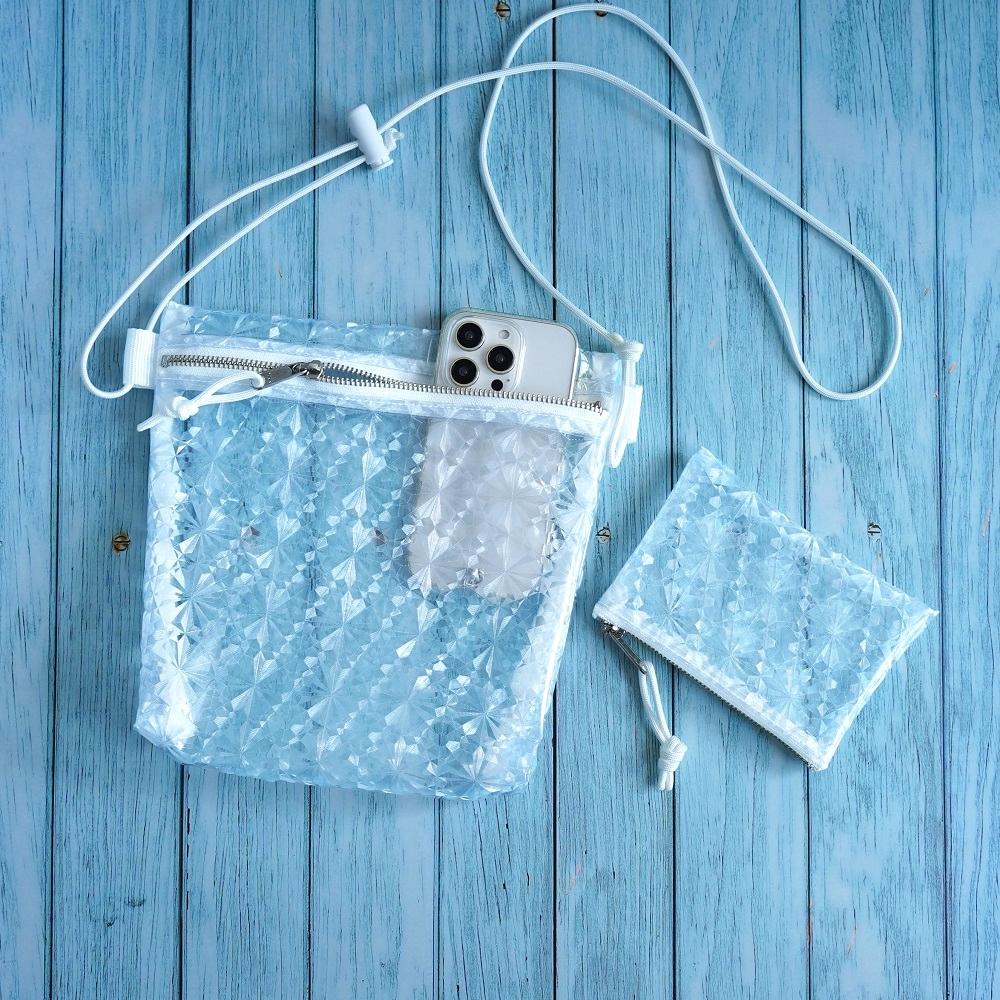 夏の限定福袋！ひんやり涼しげ『氷かばん』撥水PVCサコッシュバッグ｜軽量・ポシェット｜夏のお出かけ・フェス・プール・旅1枚目の画像