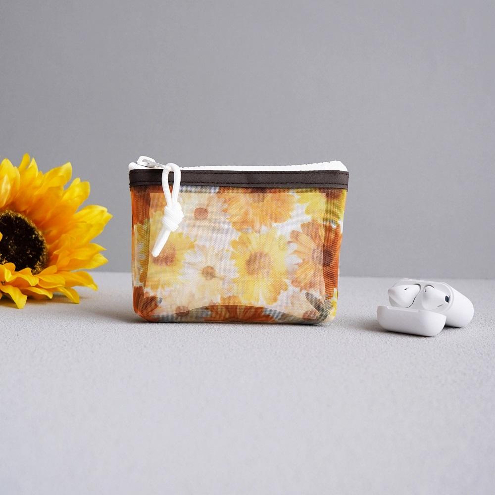 実はあの素材!?個性派メッシュポーチ（大人のヒマワリ向日葵）ハンカチや布マスク入れ/コスメポーチ/通勤通学に/旅行ポーチ1枚目の画像