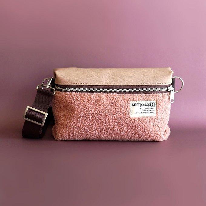 大人可愛い もこもこボアのショルダーバッグ（いちごピンク）秋冬限定/お出かけや旅行にも/斜め掛けバッグ